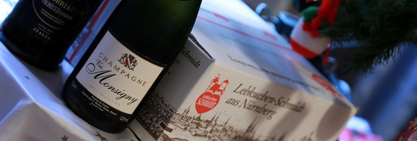 Champagner, Prosecco und ein Lebkuchenpaket von Lebkuchenschmidt