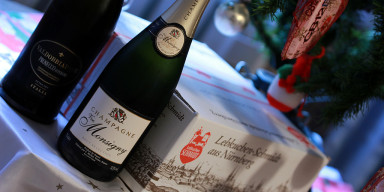 Champagner, Prosecco und ein Lebkuchenpaket von Lebkuchenschmidt